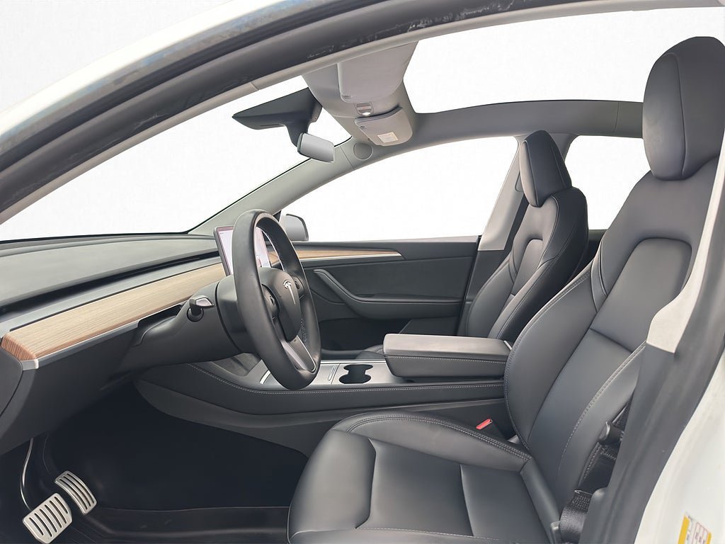Vehicle Image 14