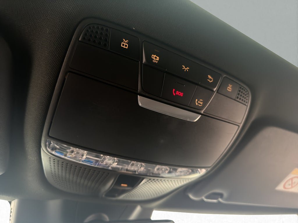 Vehicle Image 25