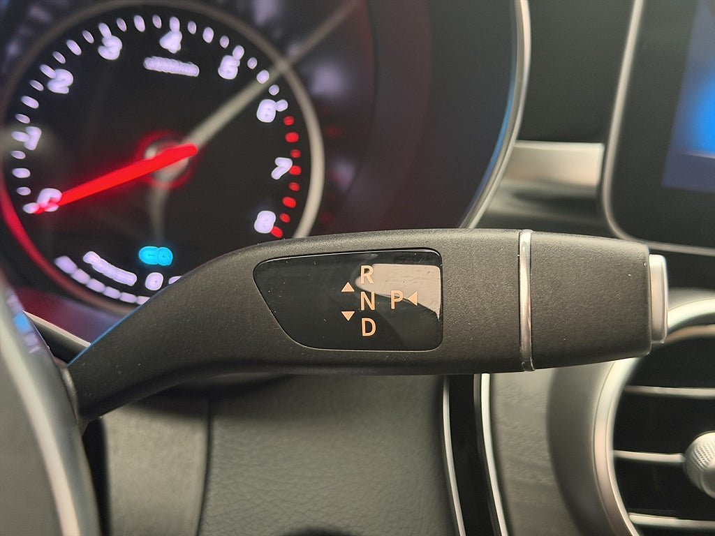 Vehicle Image 32