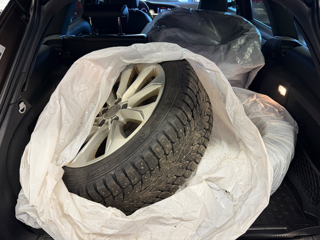 Vehicle Image 25