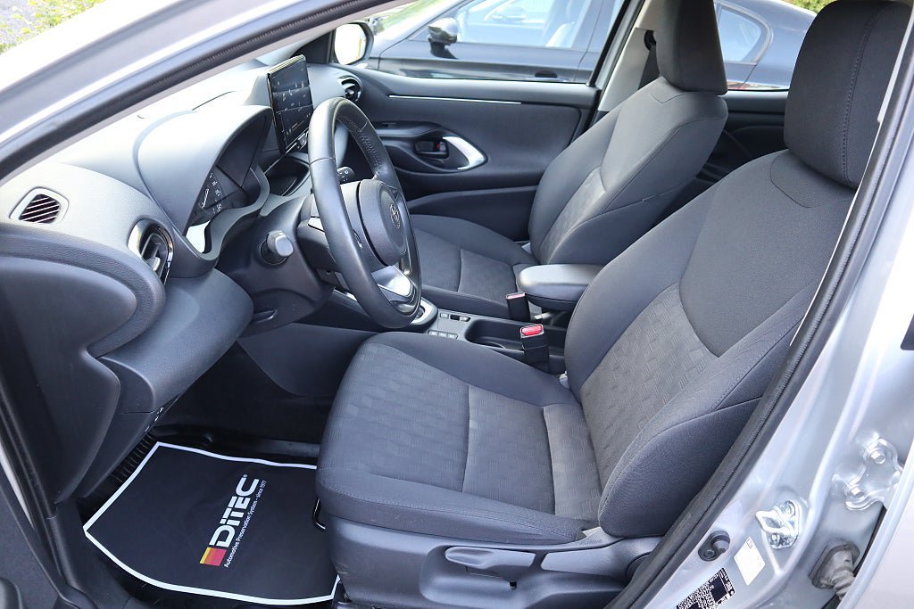 Vehicle Image 6