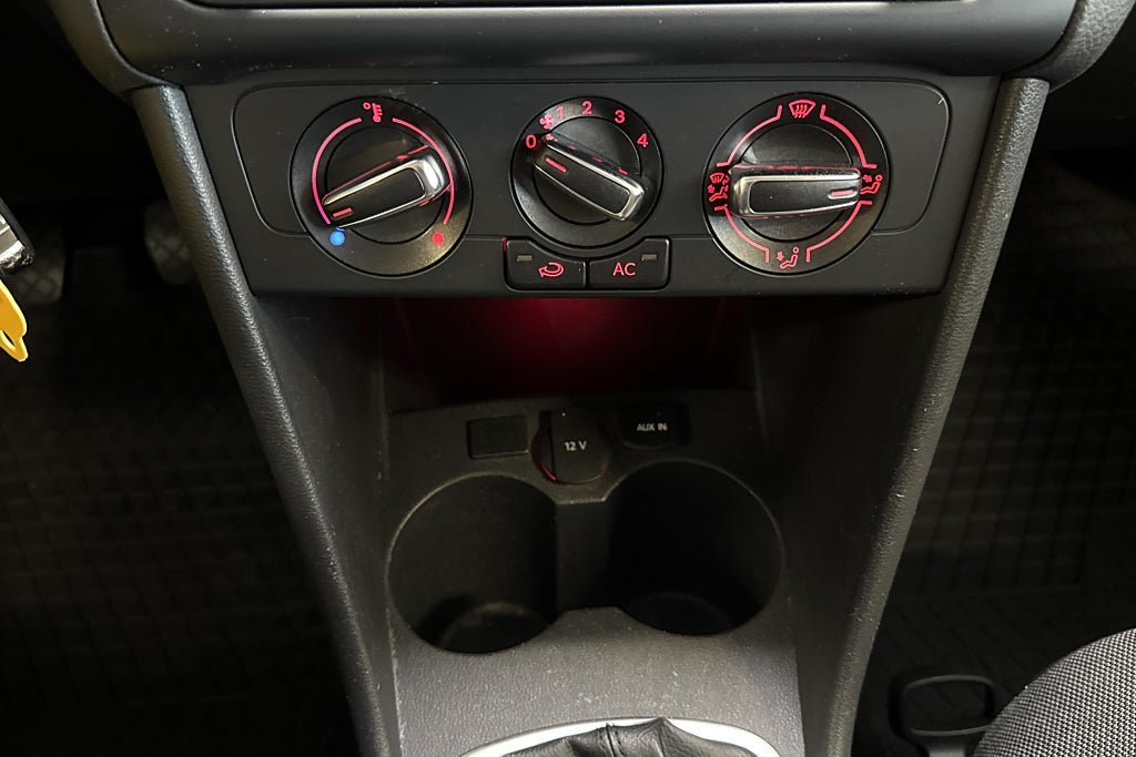 Vehicle Image 24