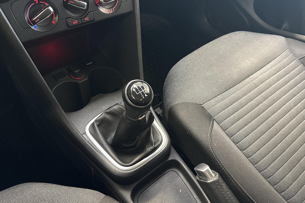 Vehicle Image 25