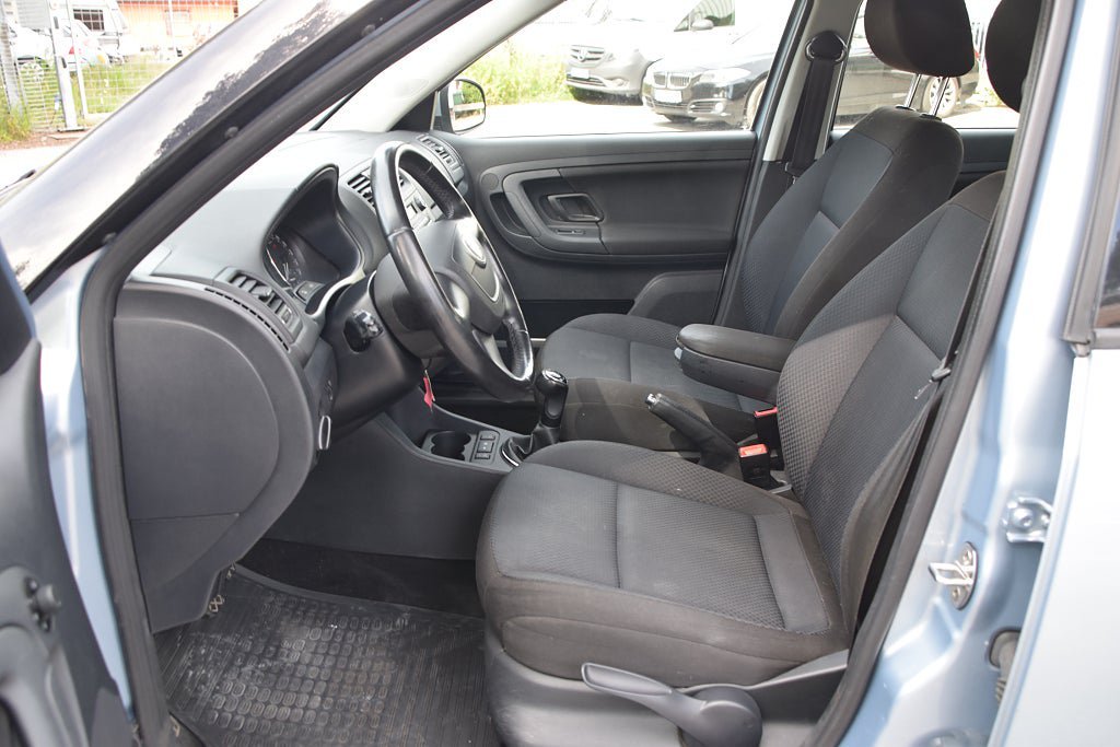 Vehicle Image 8