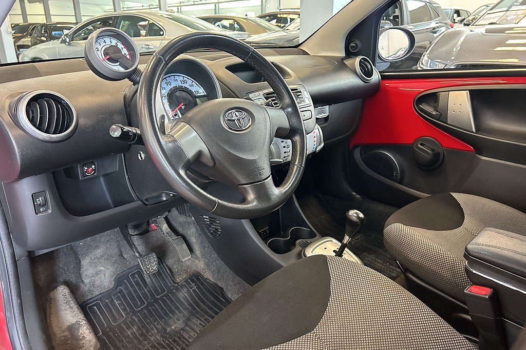 Vehicle Image 12