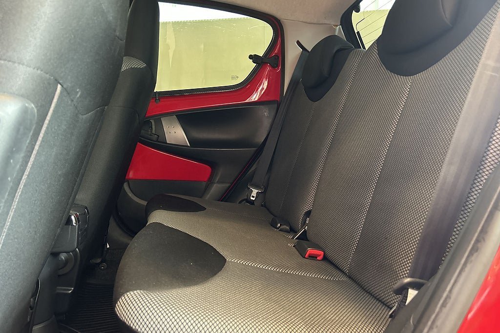 Vehicle Image 16