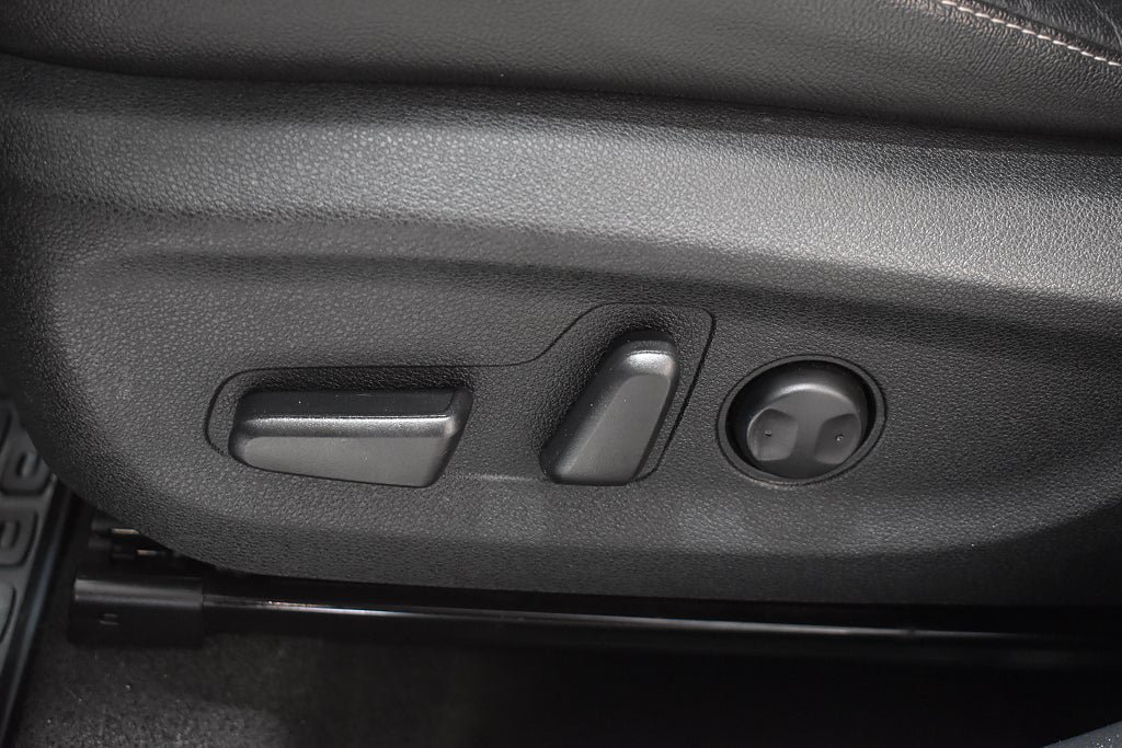 Vehicle Image 23