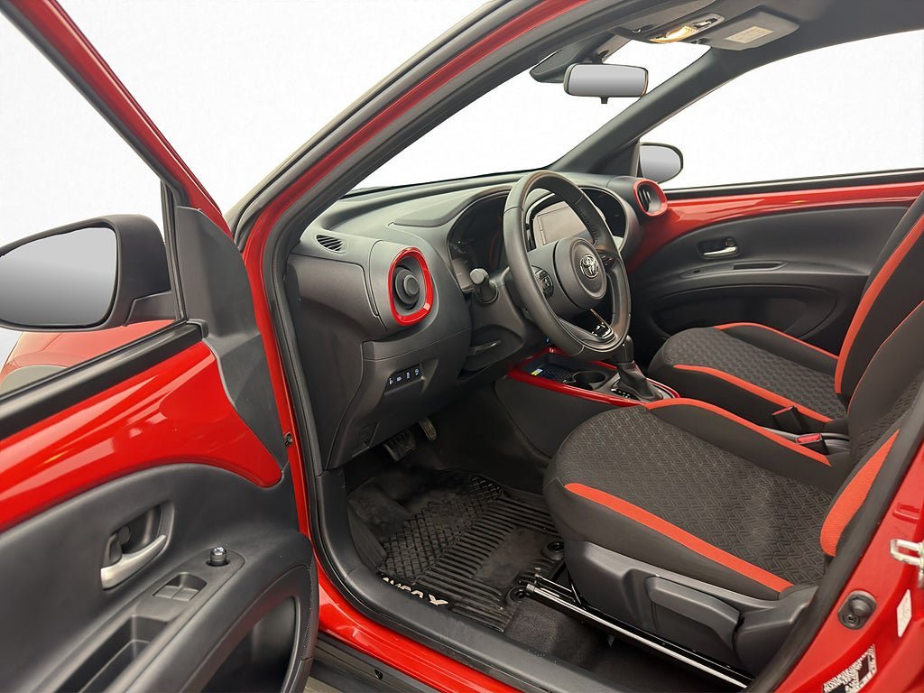 Vehicle Image 11