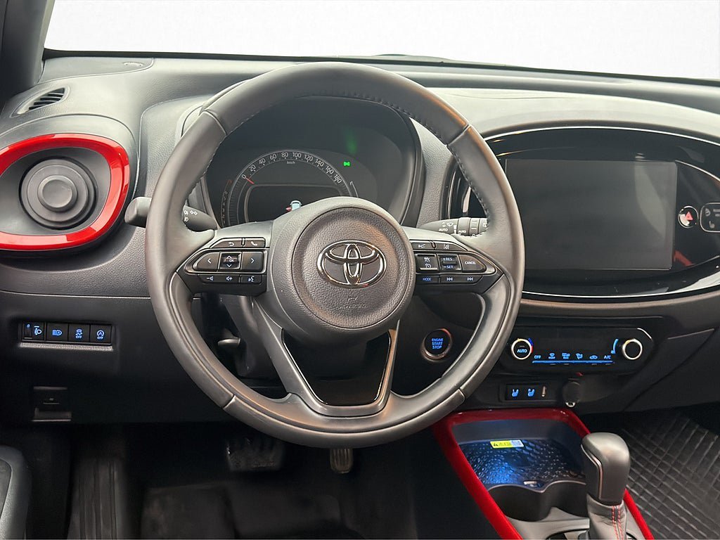 Vehicle Image 12