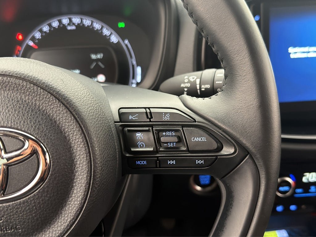 Vehicle Image 22