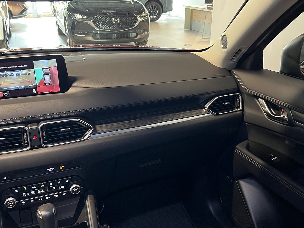 Vehicle Image 17