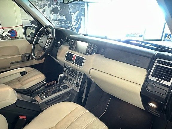 Vehicle Image 32