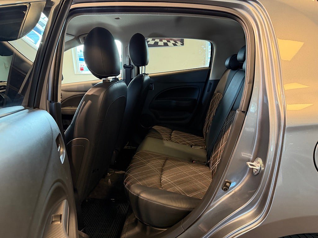 Vehicle Image 21