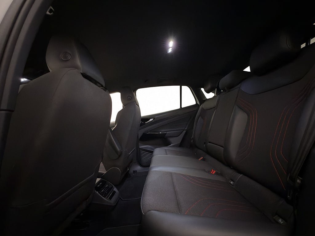 Vehicle Image 25