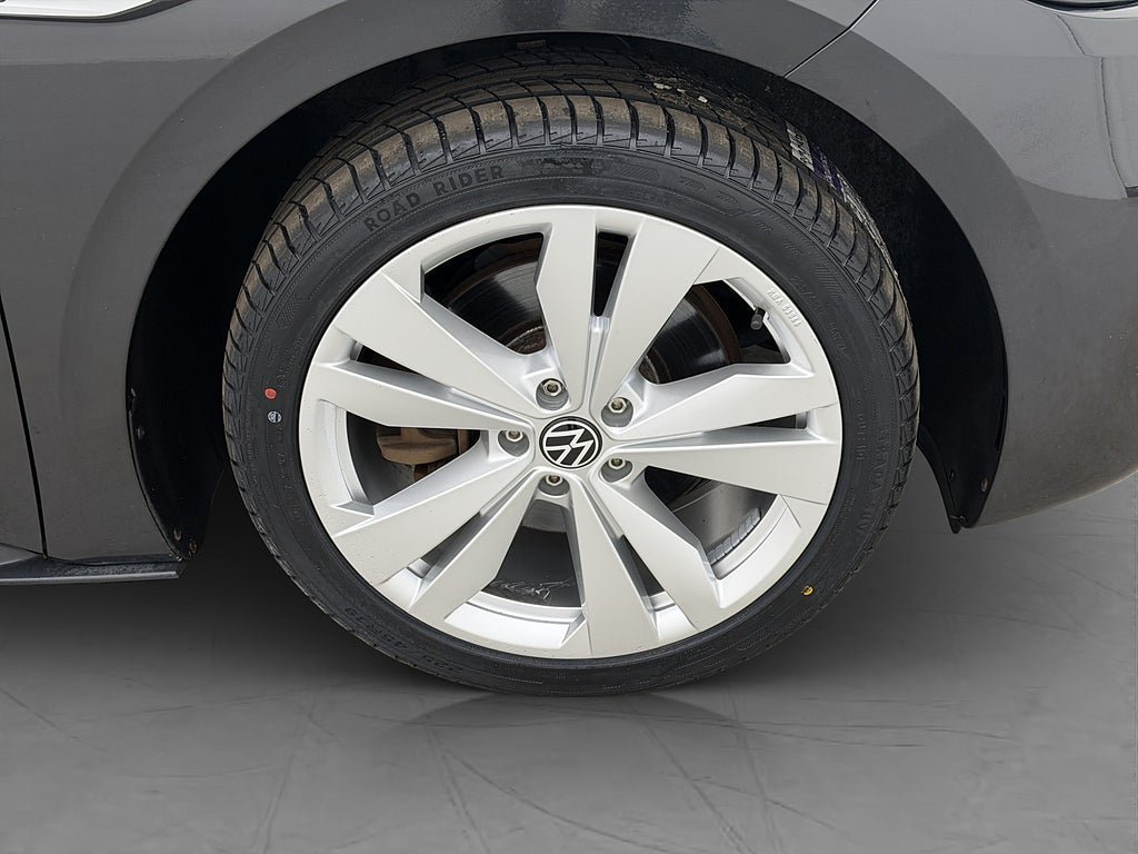 Vehicle Image 32