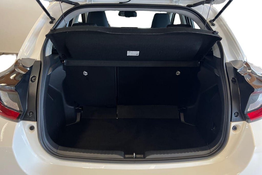 Vehicle Image 12