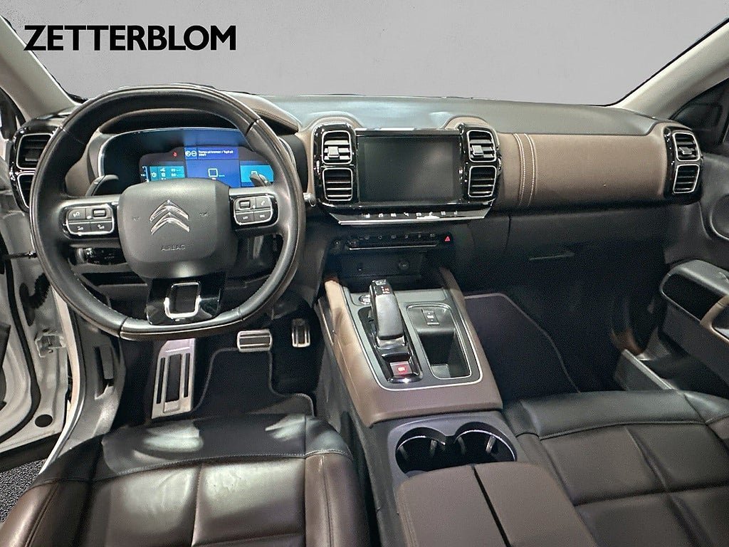 Vehicle Image 10