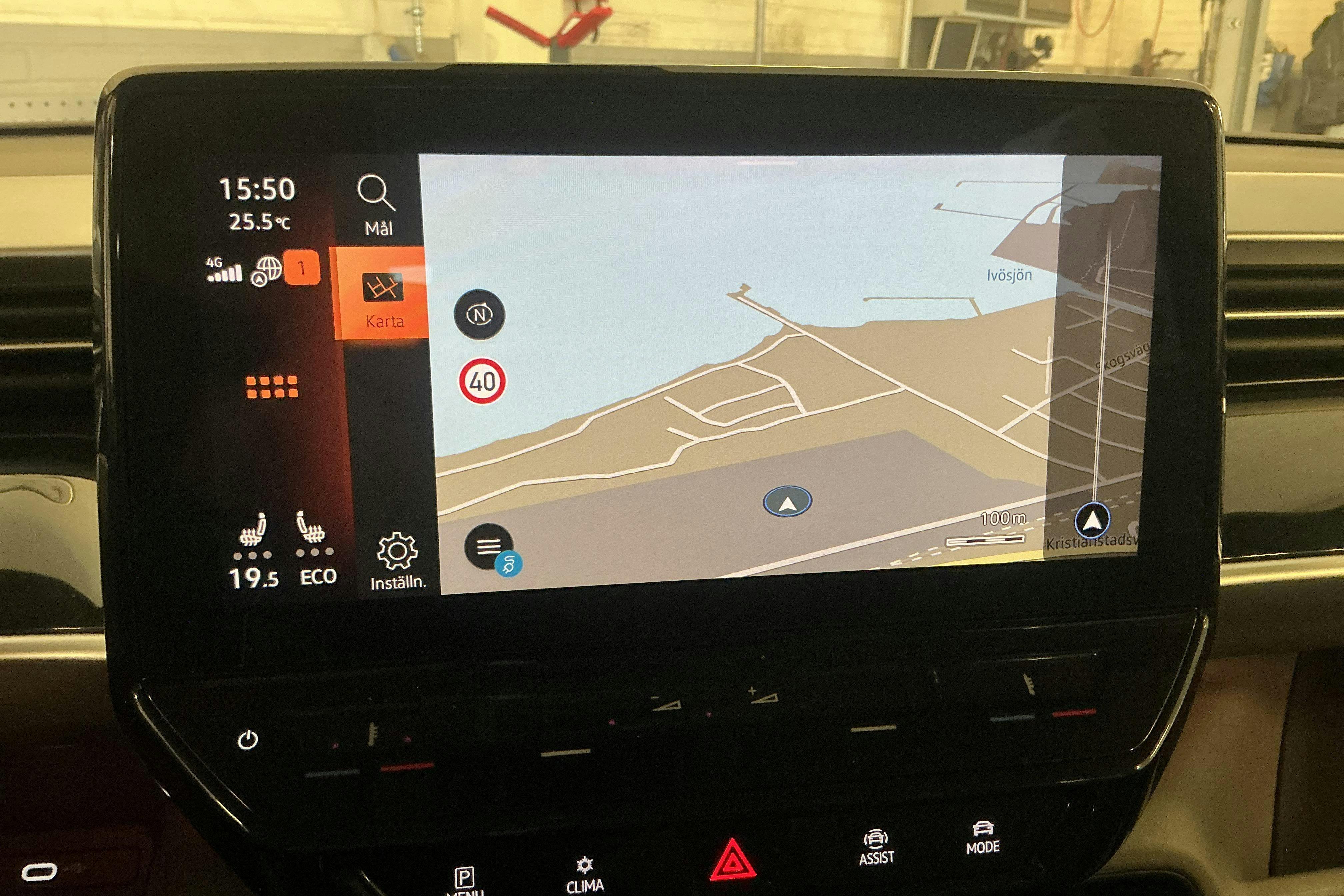 Vehicle Image 12