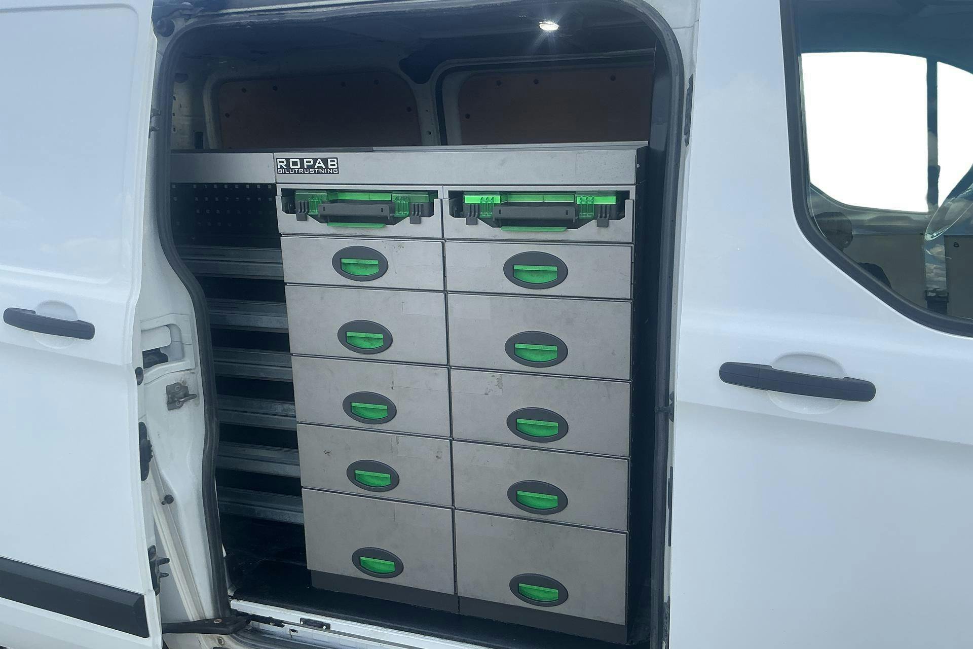 Vehicle Image 8