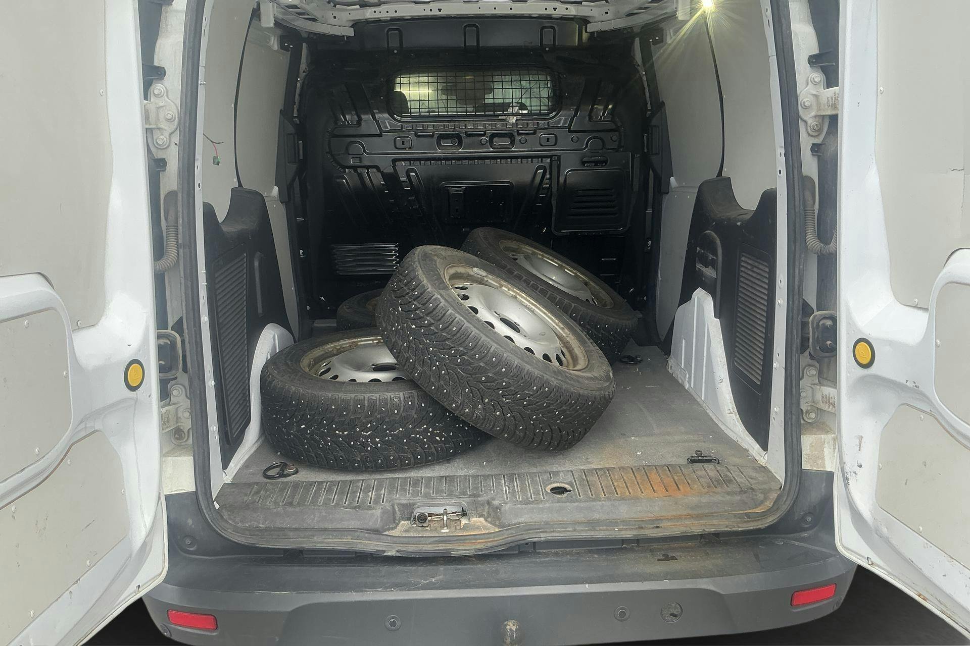 Vehicle Image 9