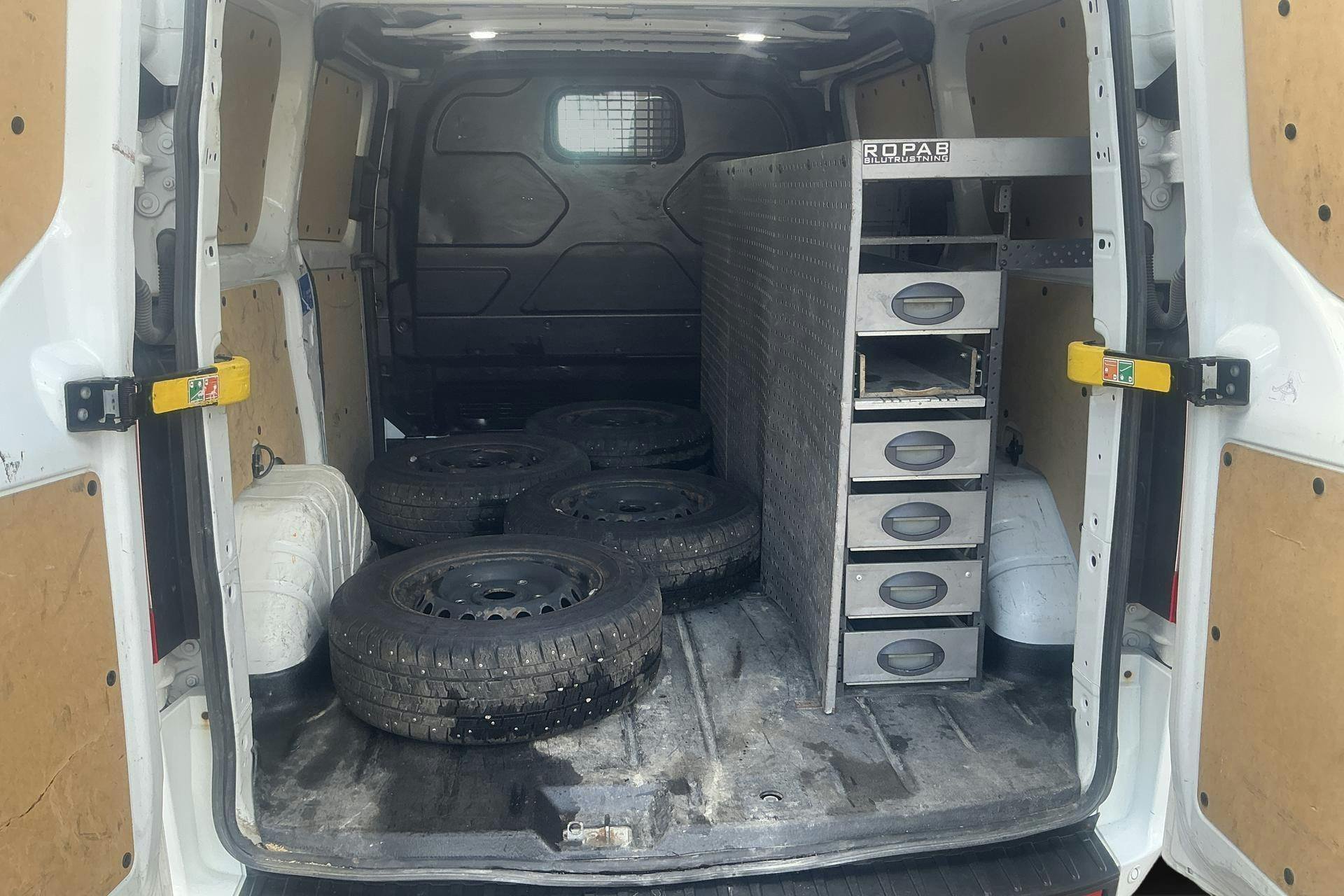 Vehicle Image 9