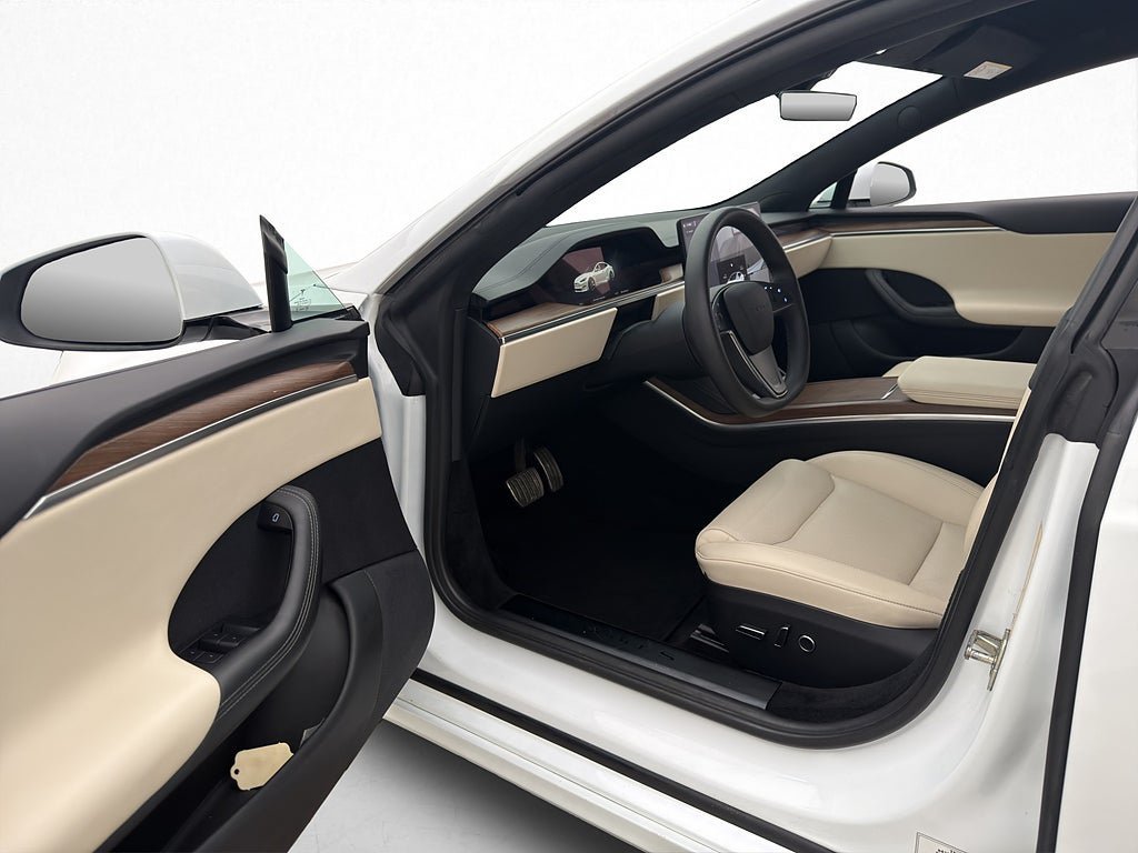 Vehicle Image 11
