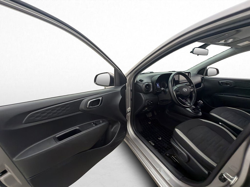 Vehicle Image 10
