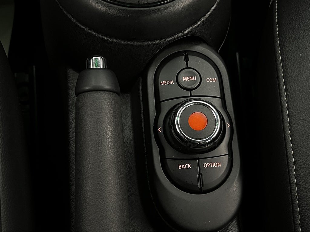 Vehicle Image 24
