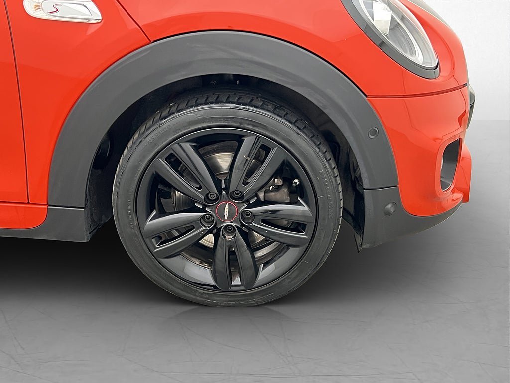 Vehicle Image 32
