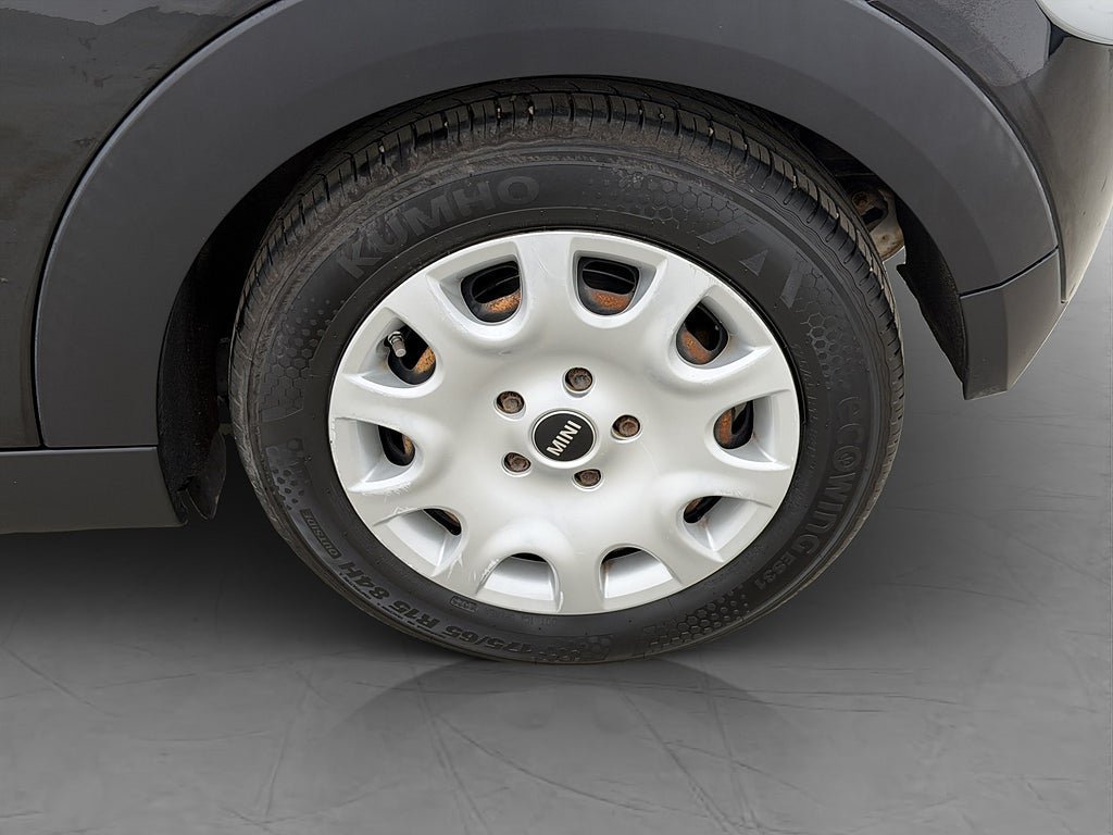 Vehicle Image 23