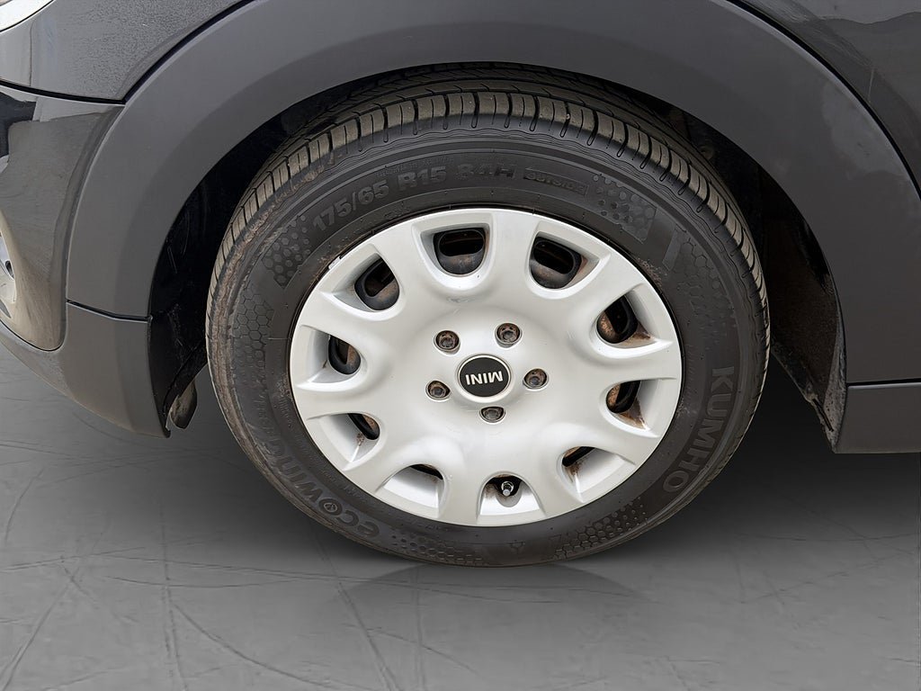 Vehicle Image 24