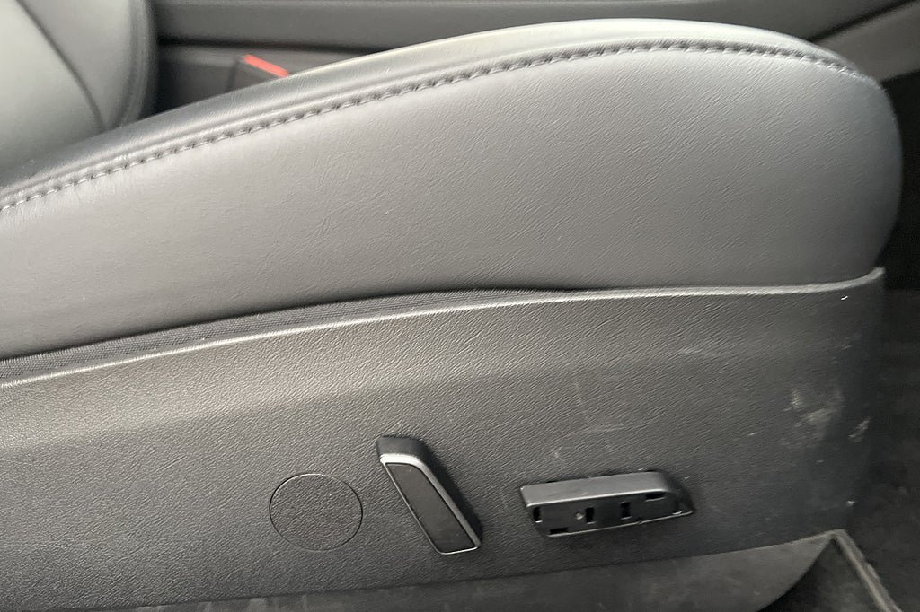 Vehicle Image 26