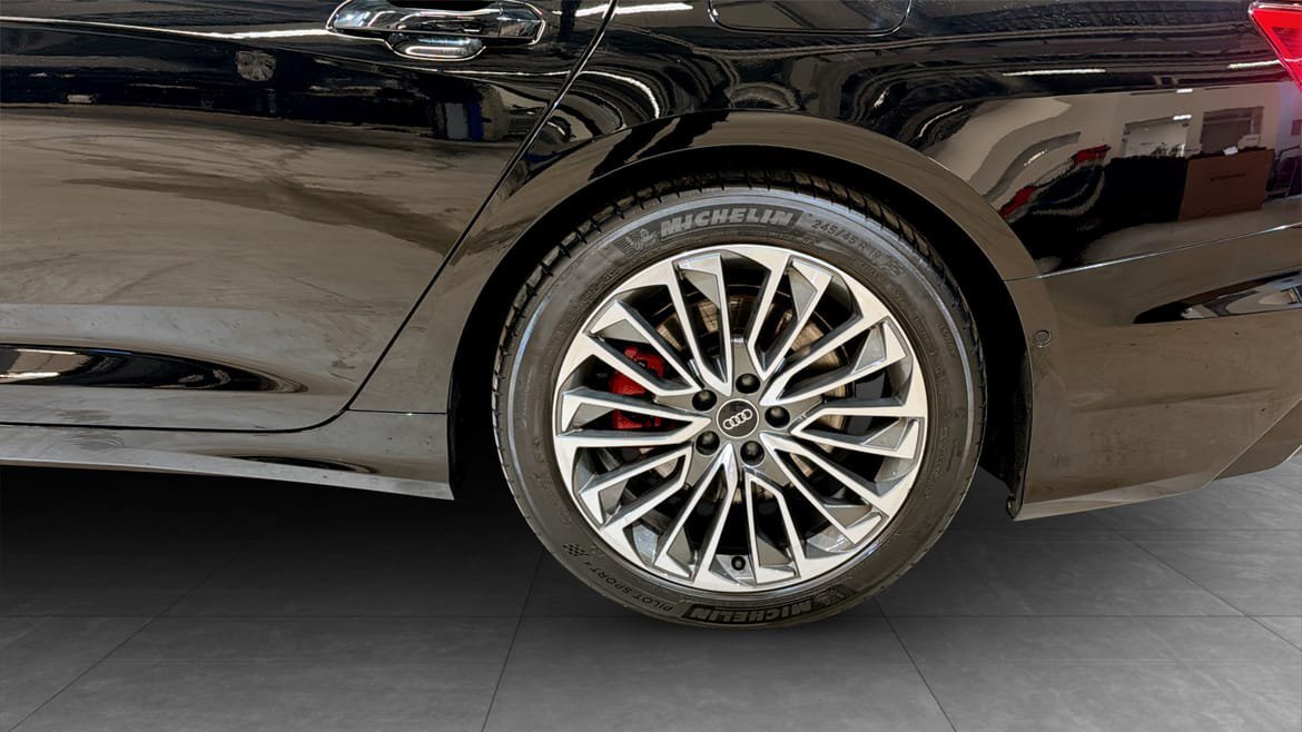Vehicle Image 6