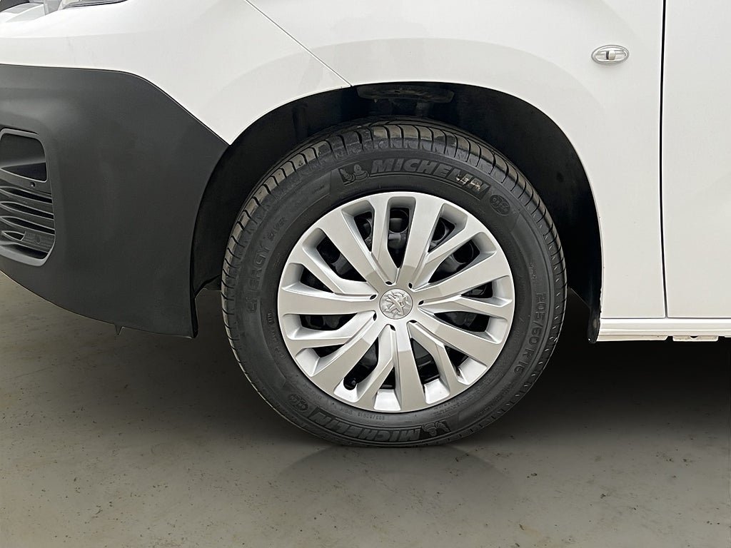 Vehicle Image 26
