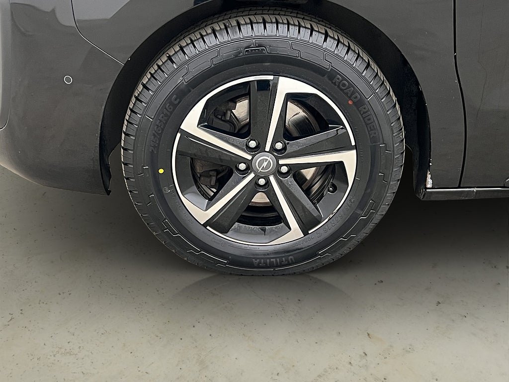 Vehicle Image 30
