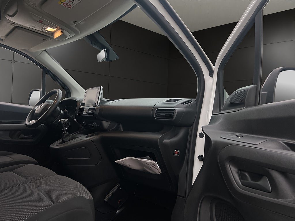 Vehicle Image 23