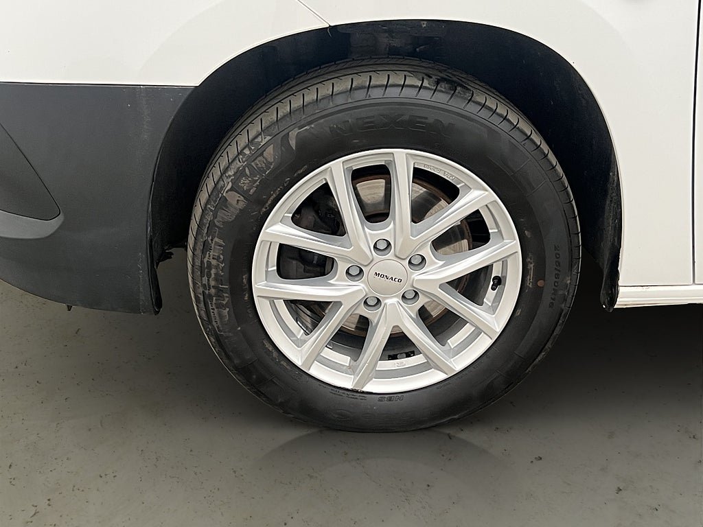 Vehicle Image 24