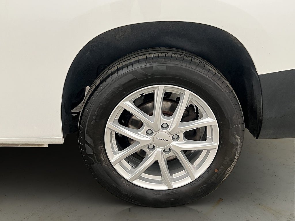 Vehicle Image 25