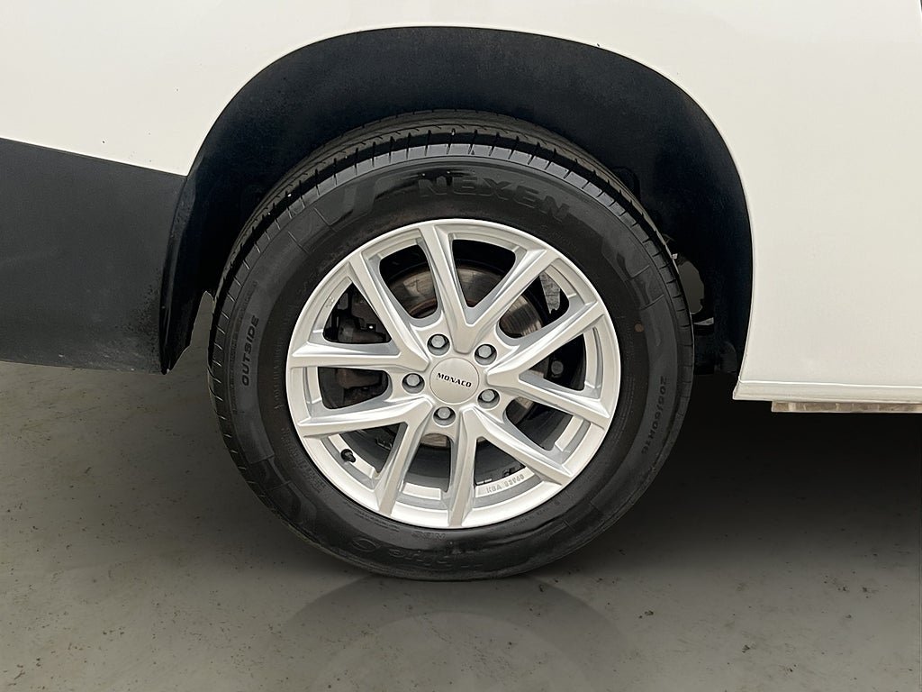 Vehicle Image 26
