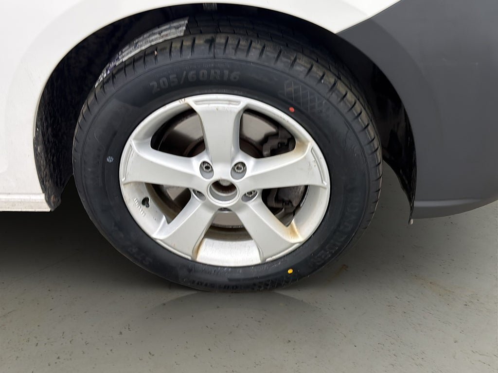 Vehicle Image 32