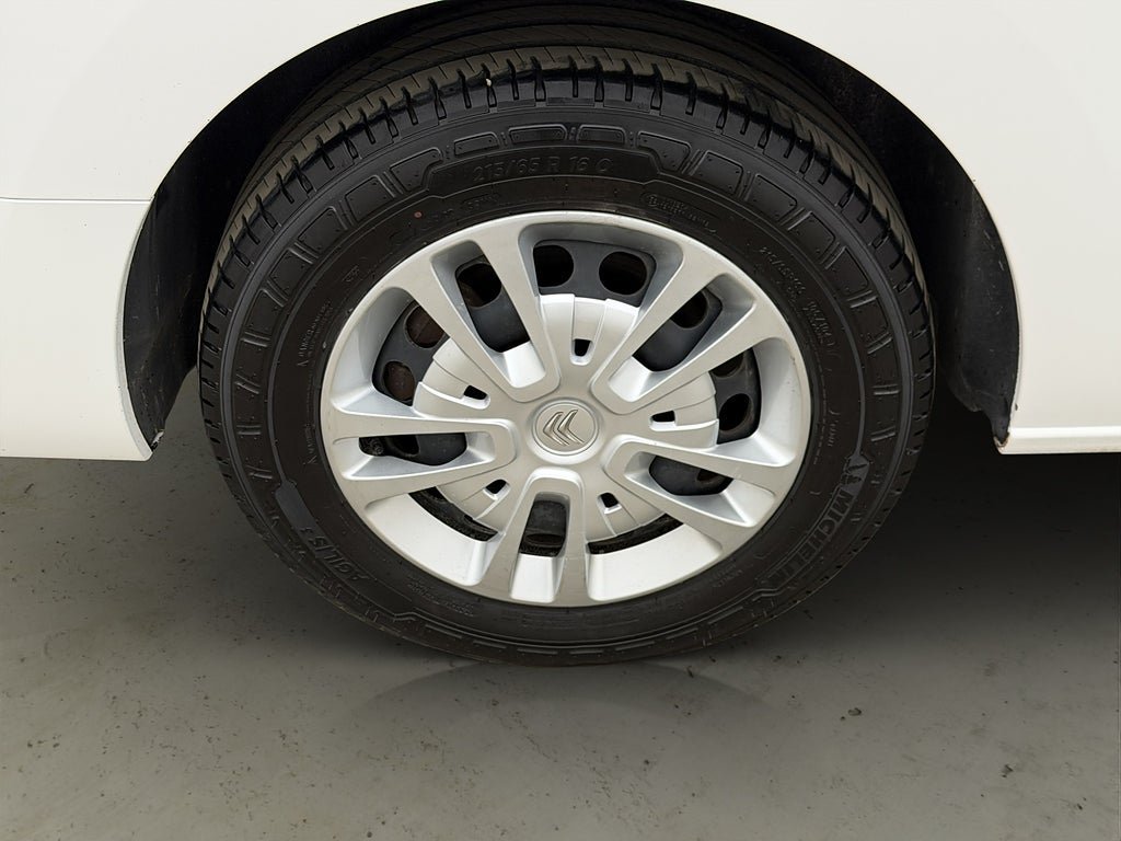 Vehicle Image 33