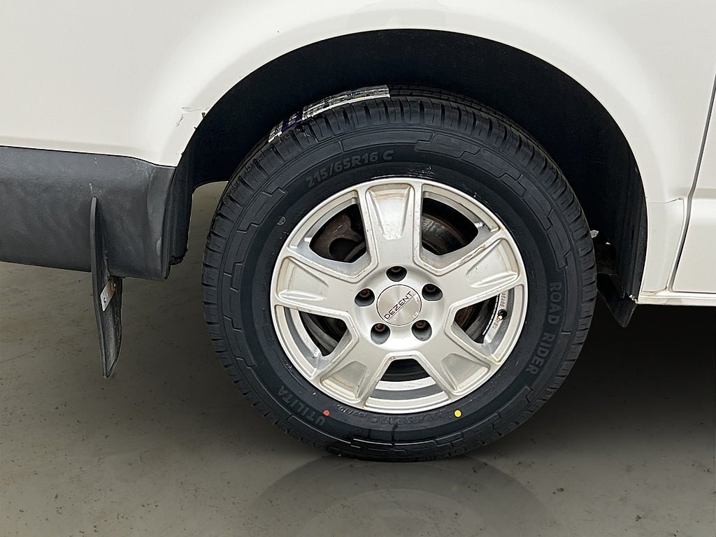 Vehicle Image 32