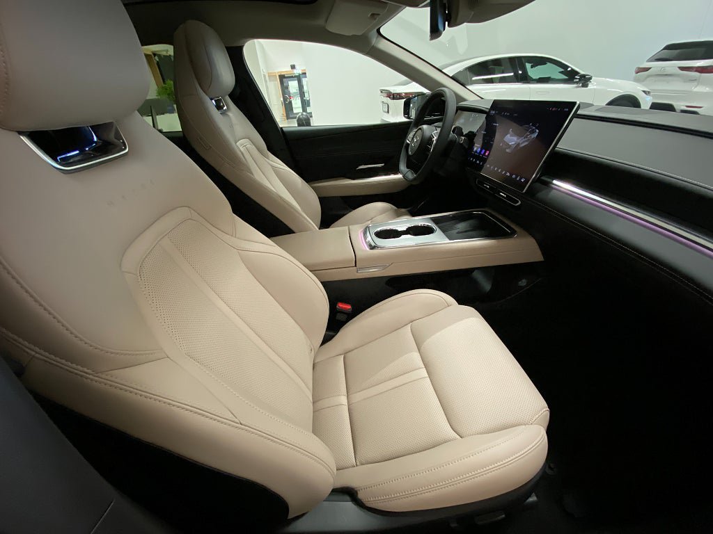 Vehicle Image 16