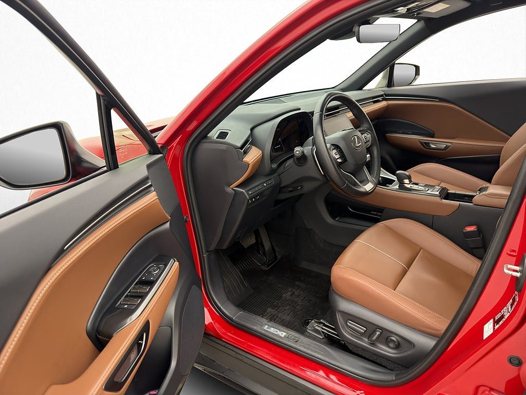 Vehicle Image 12
