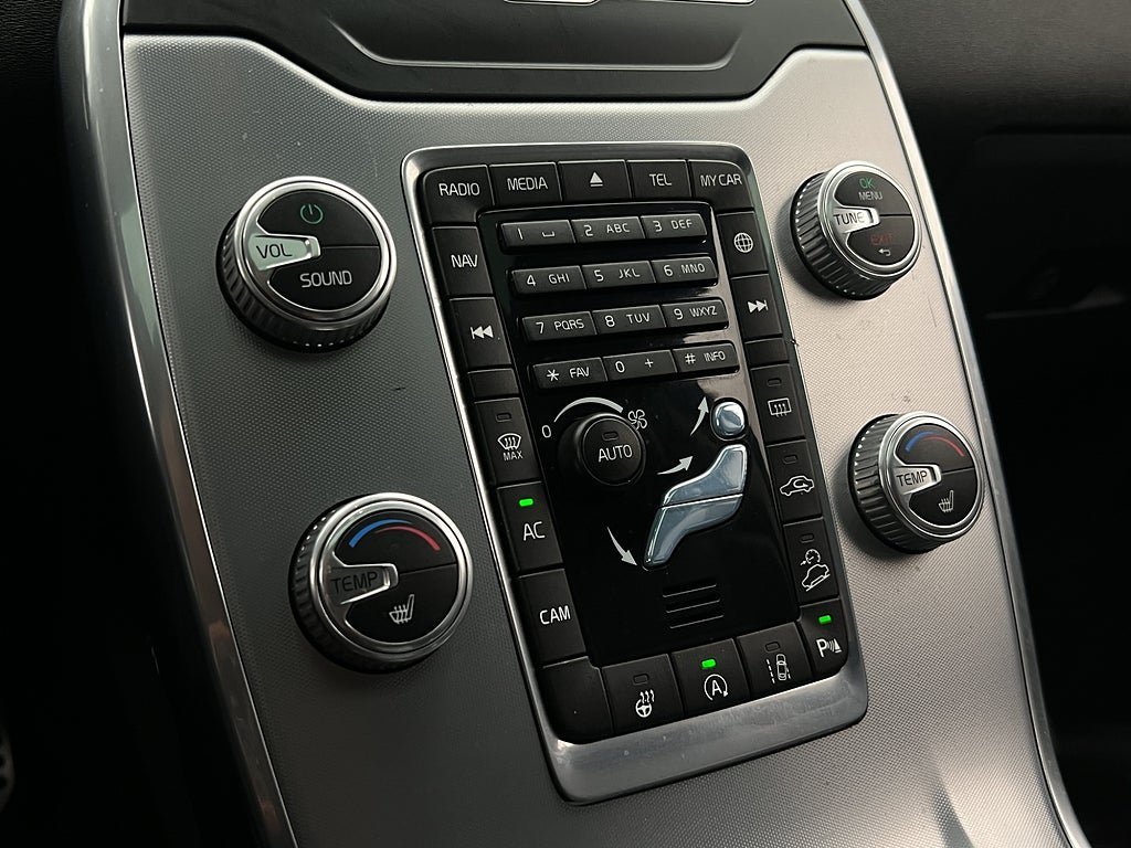 Vehicle Image 25
