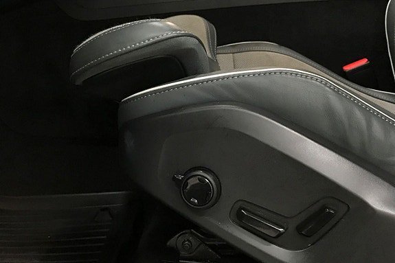 Vehicle Image 28