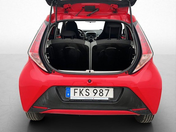 Vehicle Image 8