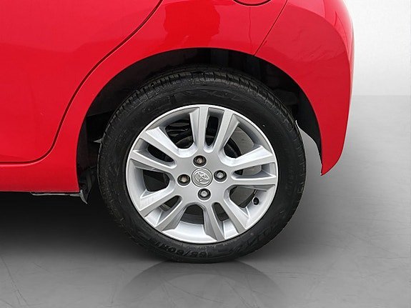 Vehicle Image 23