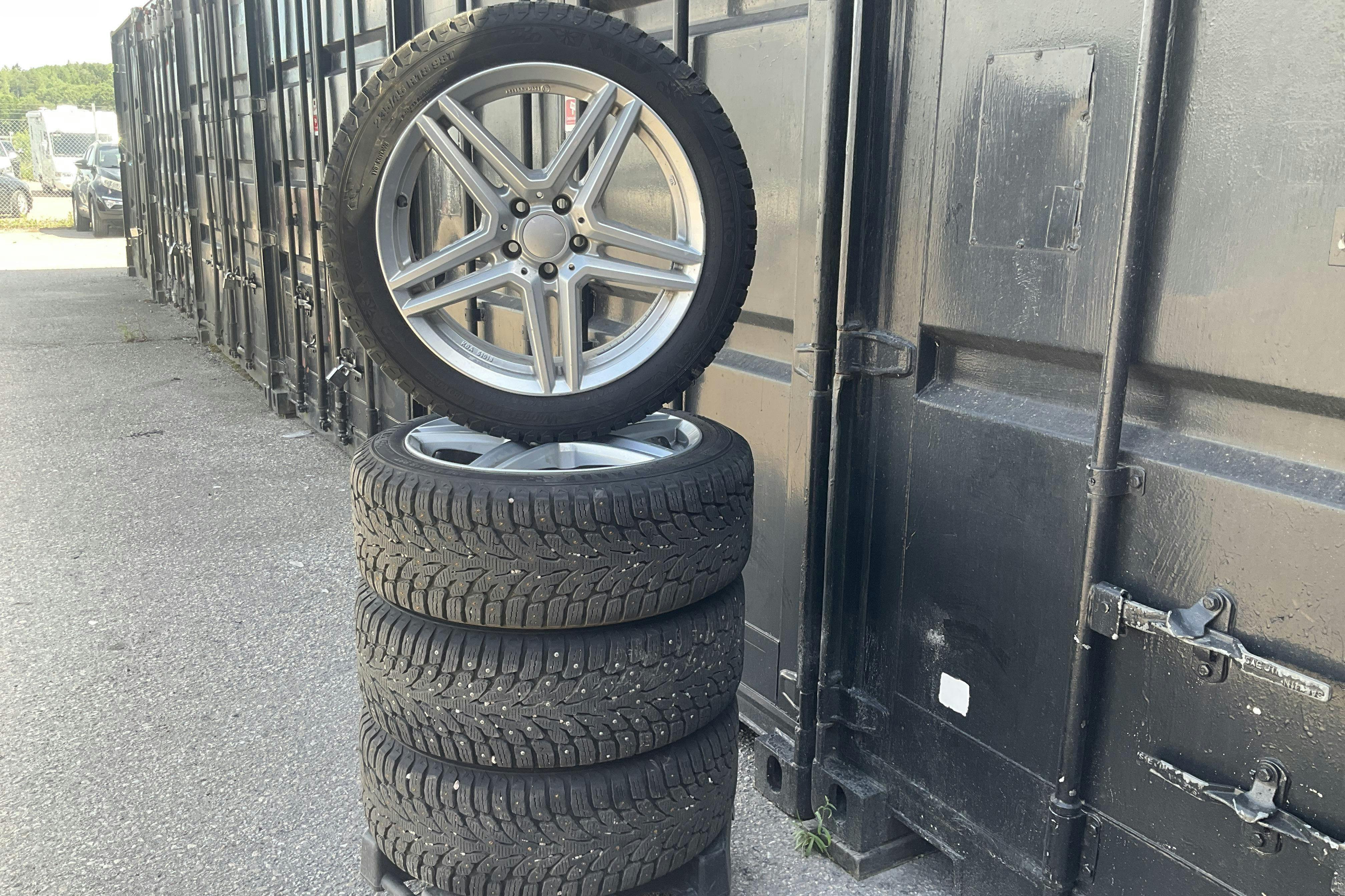 Vehicle Image 16