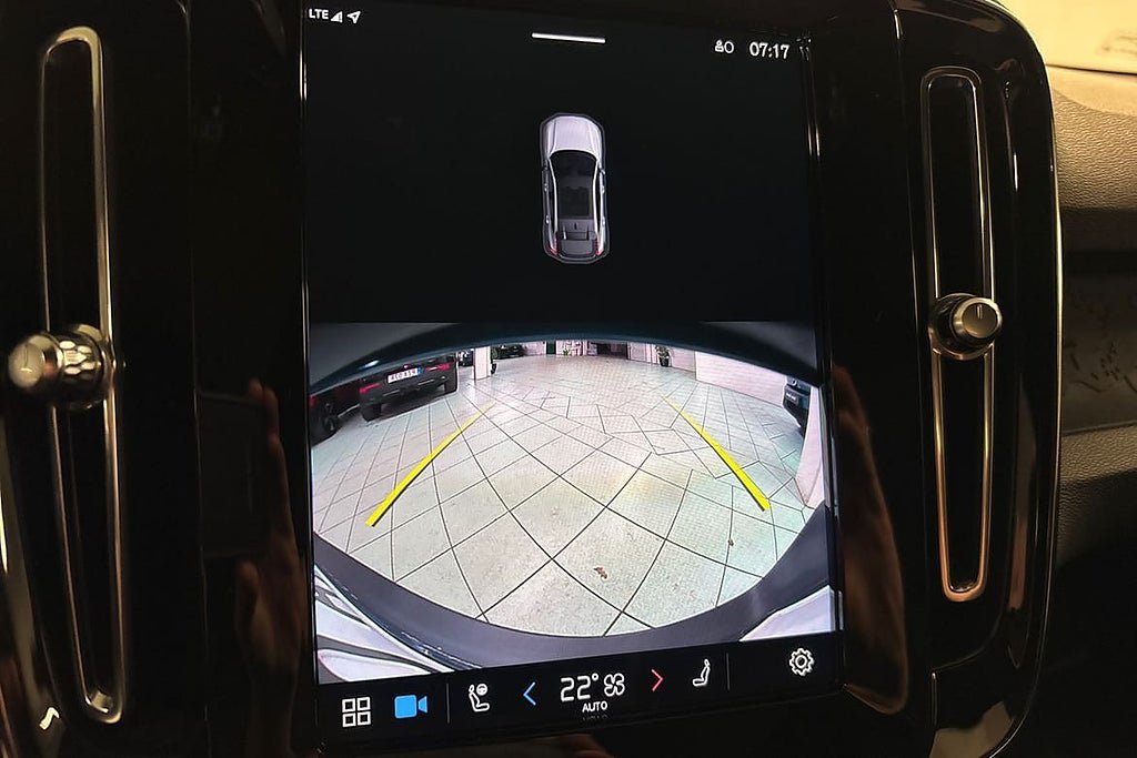 Vehicle Image 17